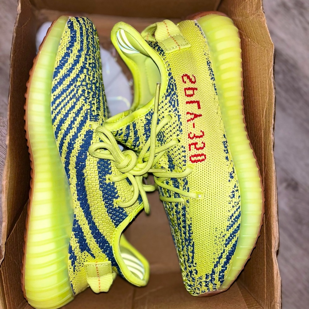 NWT YEEZY BOOST 350 women’s size 8/EUR 39 & 1/8